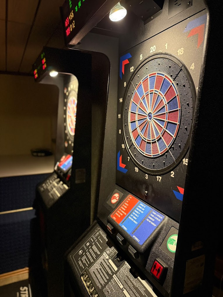 Dartautomaten im Point Cafe Bar für den geselligen Spielabend